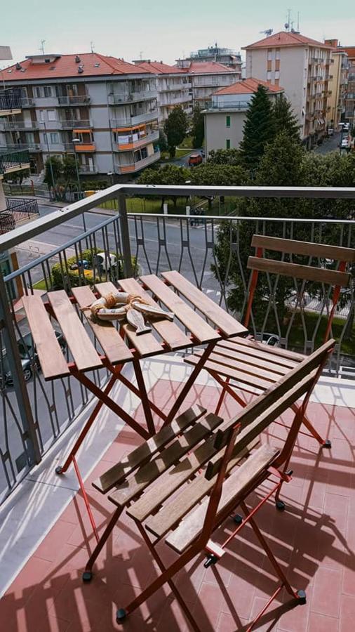 Nonna Pella Appartamenti - Corbezzolo Pietra Ligure Buitenkant foto